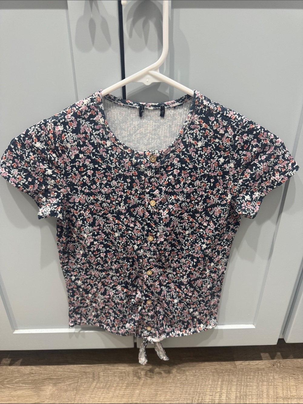 Buckle Navy Floral Button-Front Tie-Hem Shirt — Pink & White Print